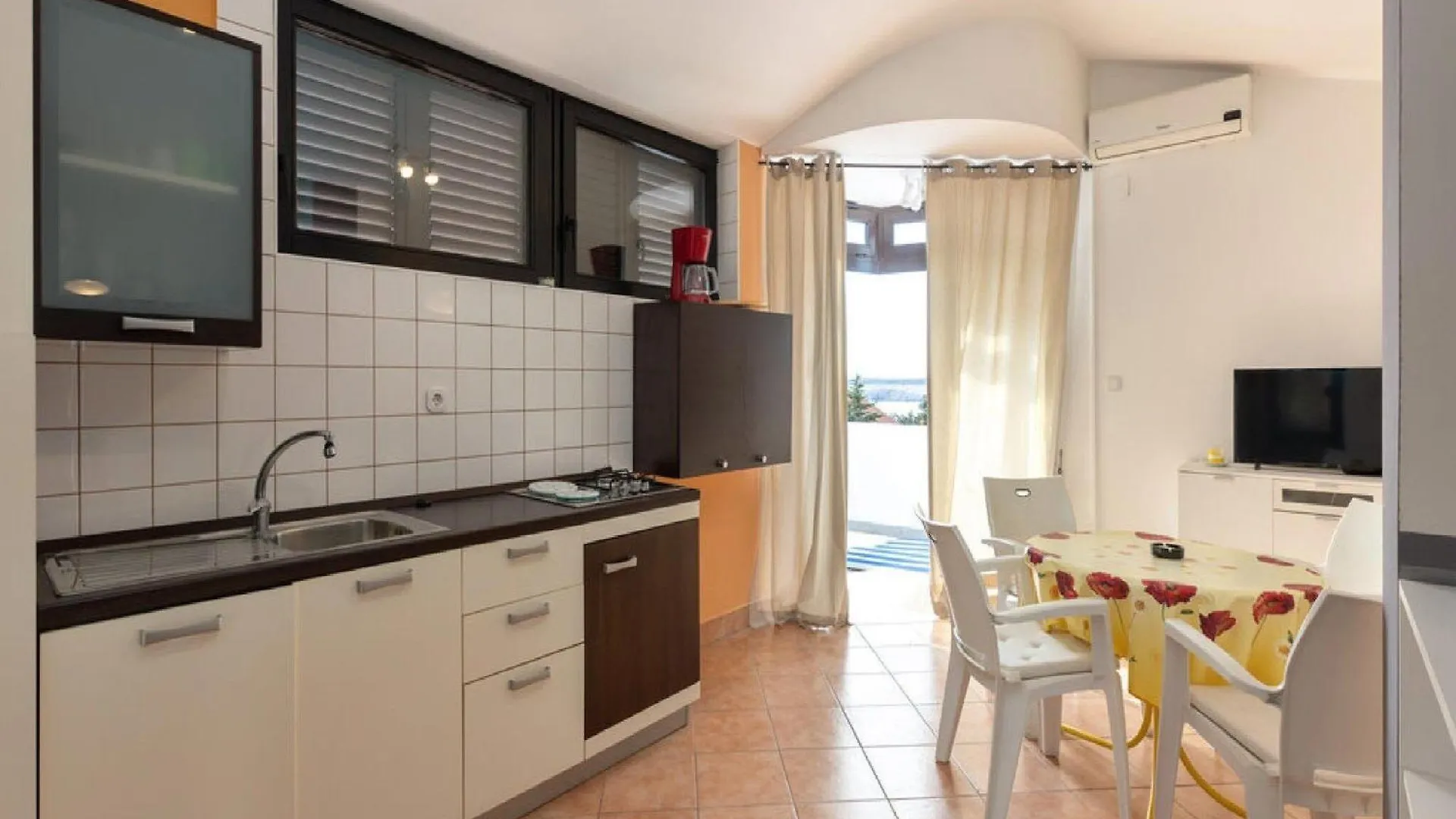Apartments Ilija Njavro - One Bedroom Apartment With Terrace And Sea View Jadranovo Croatia