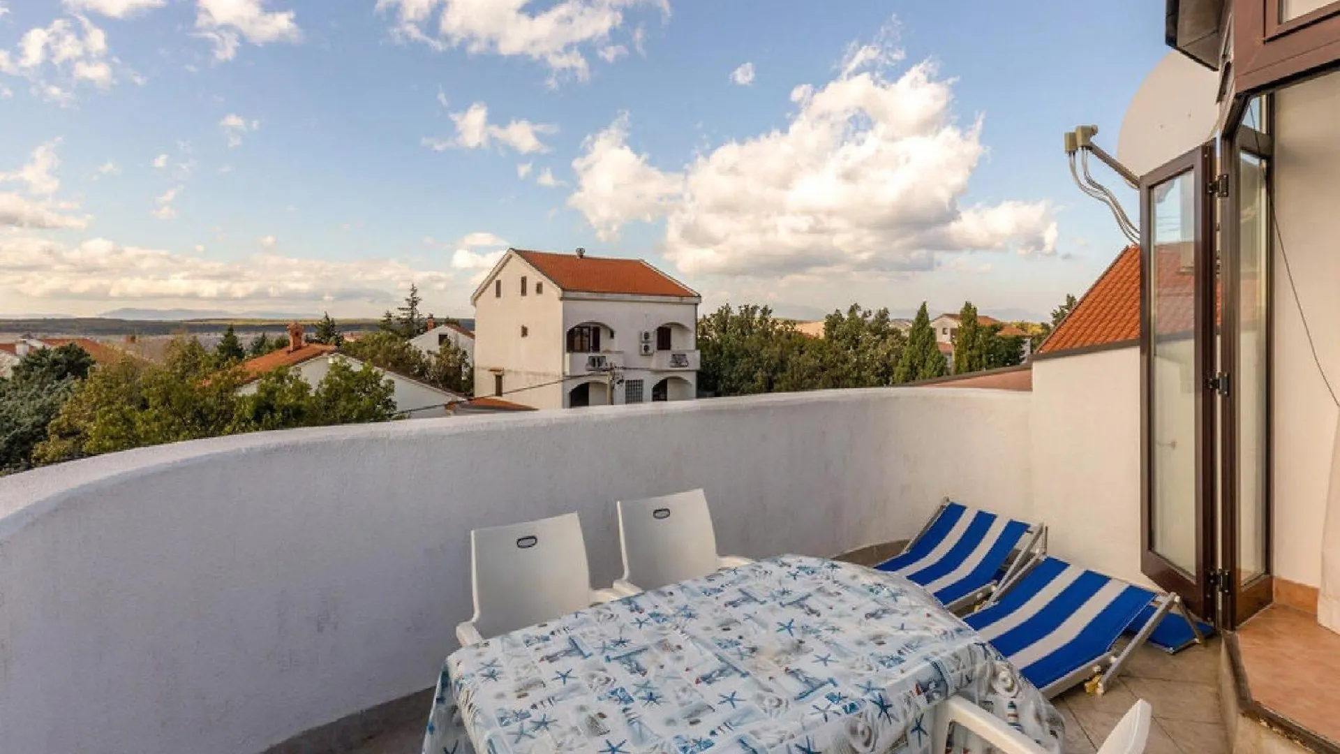 Apartments Ilija Njavro - One Bedroom Apartment With Terrace And Sea View Jadranovo