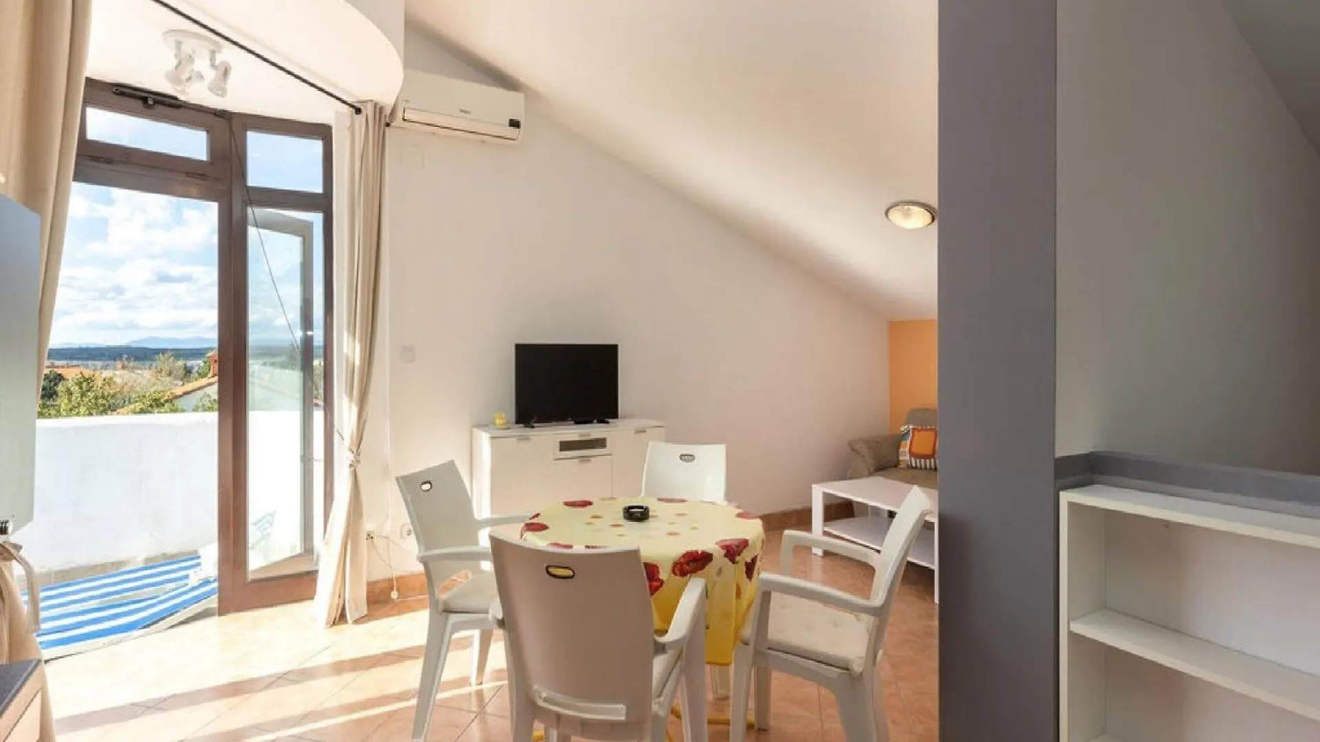Apartments Ilija Njavro - One Bedroom Apartment With Terrace And Sea View Jadranovo